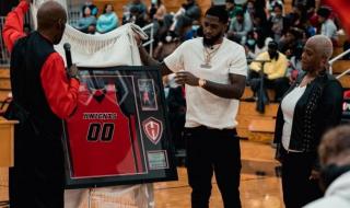 奥尼尔球衣退役仪式