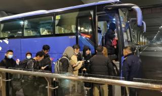 深夜公交车的最后一排 深夜公交车的最后一排